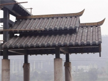 宜兴市荣珂陶瓷是一家仿古筒瓦,寺庙筒瓦,园林古建瓦,寺庙瓦琉璃瓦,陶瓷彩瓦,西班牙瓦,s瓦,平板瓦,双筒瓦,石板瓦,劈开砖等产品的经销批发的基地,品种齐全,价格合理。咨询服务热线:李经理：13196506999