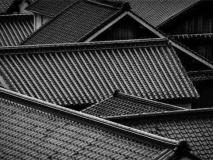 宜兴市荣珂陶瓷是一家仿古筒瓦,寺庙筒瓦,园林古建瓦,寺庙瓦琉璃瓦,陶瓷彩瓦,西班牙瓦,s瓦,平板瓦,双筒瓦,石板瓦,劈开砖等产品的经销批发的基地,品种齐全,价格合理。咨询服务热线:李经理：13196506999
